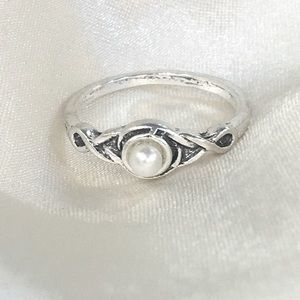 ❤️ 2 for $10 PRICE DROP 
Bitty Pearl Ring